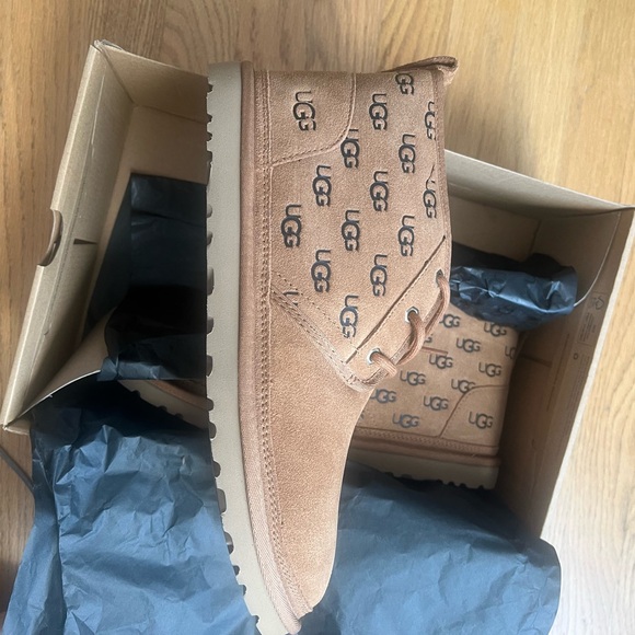 Mens UGG® Neumel Emboss Chukka Boot - Chestnut - Picture 2 of 6